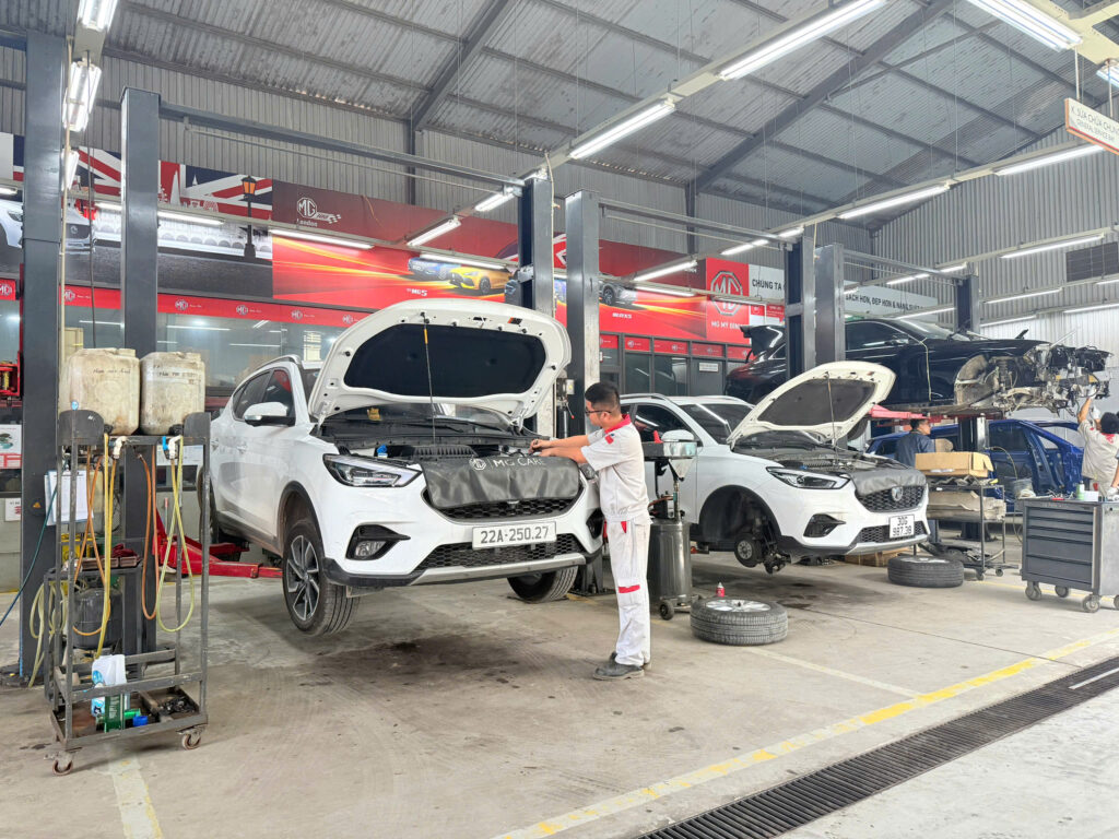 Kiểm tra lốp xe trước khi đi xa